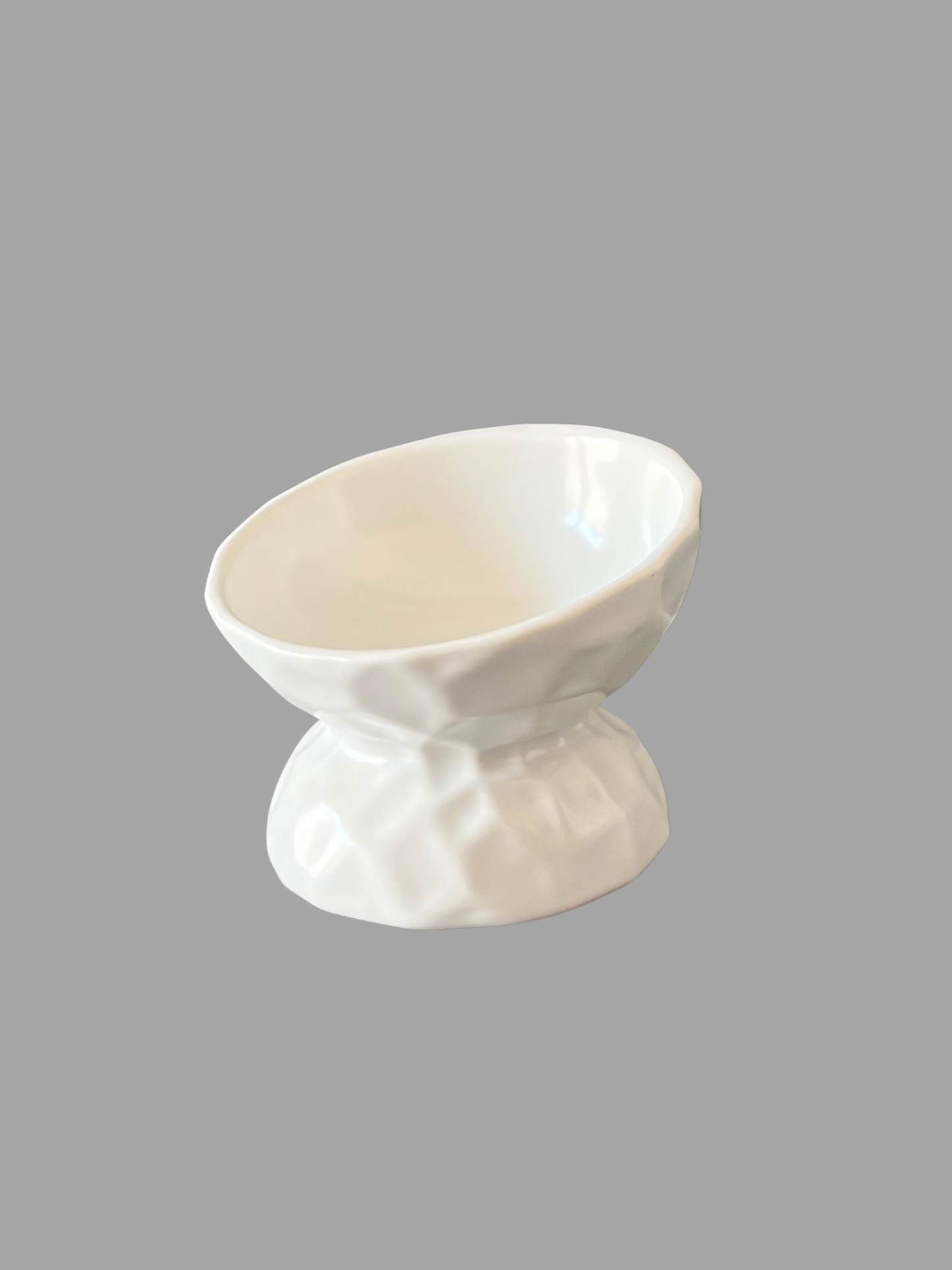 Ergonomic feeding bowl